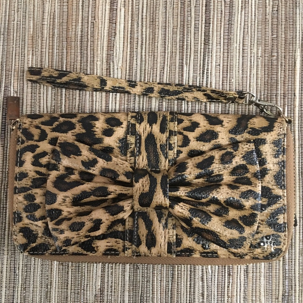 Zippered Wristlet (Leopard Print)
